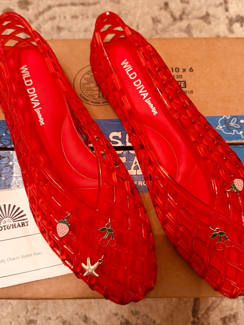 Wild Diva Kinsley Red Jelly Charm Ballet Flats Size 6 NWT